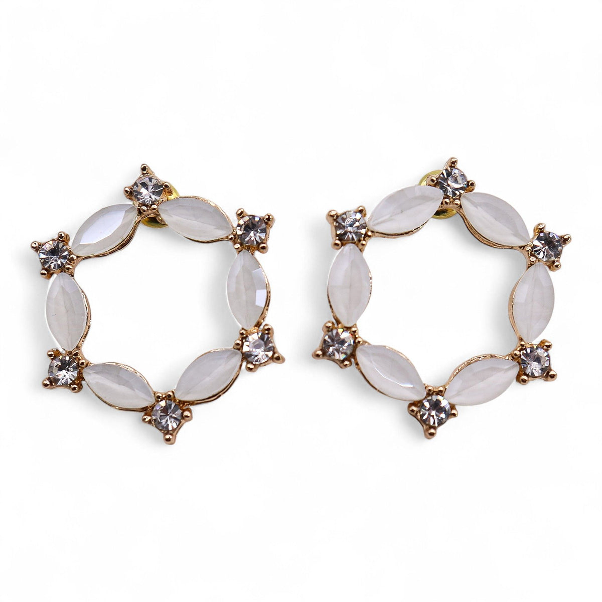 Pearl Vintage Glass Earrings - Loop