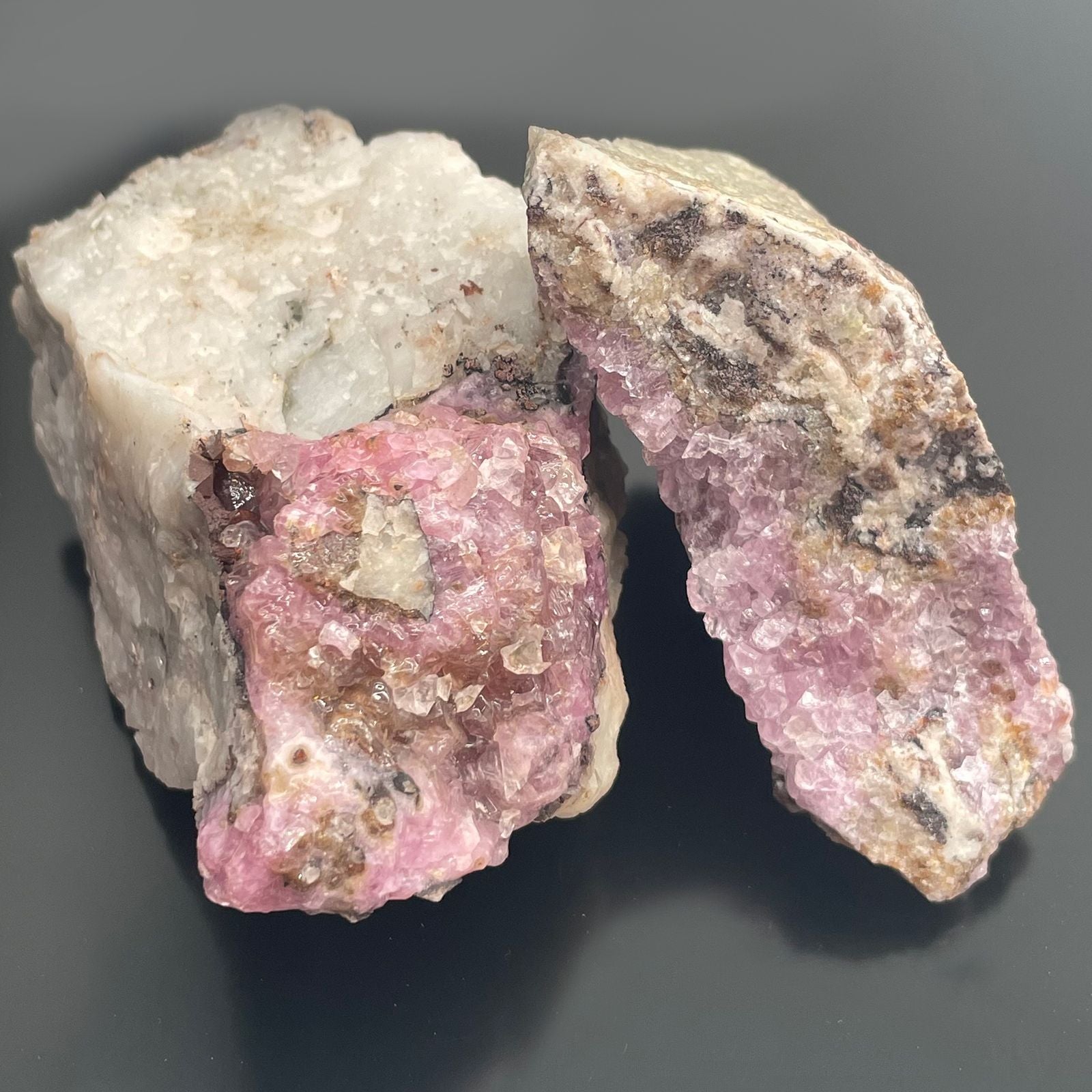 Mineralienfunde - Kobalt-Calcit (ca. 25 Stück pro Tablett)