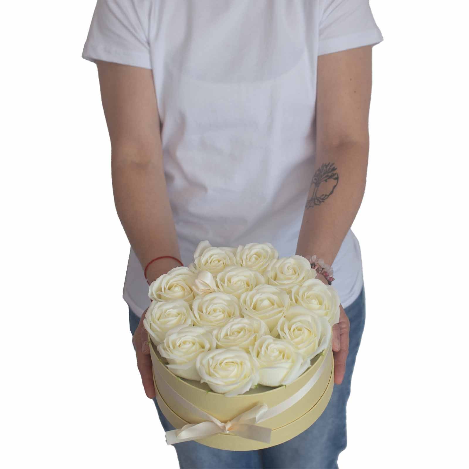 Flower Round Box - Cream Roses
