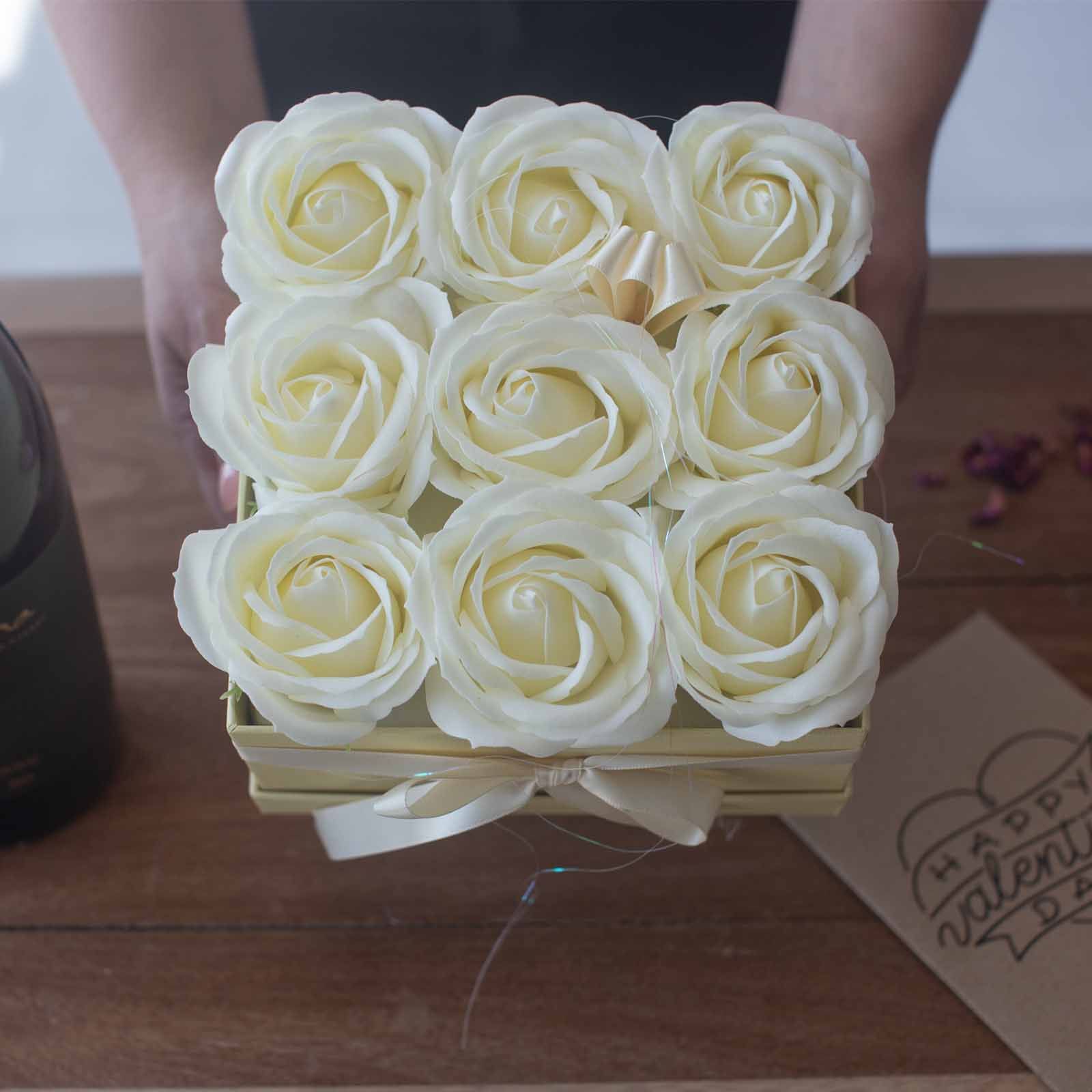Flower Round Box - Cream Roses