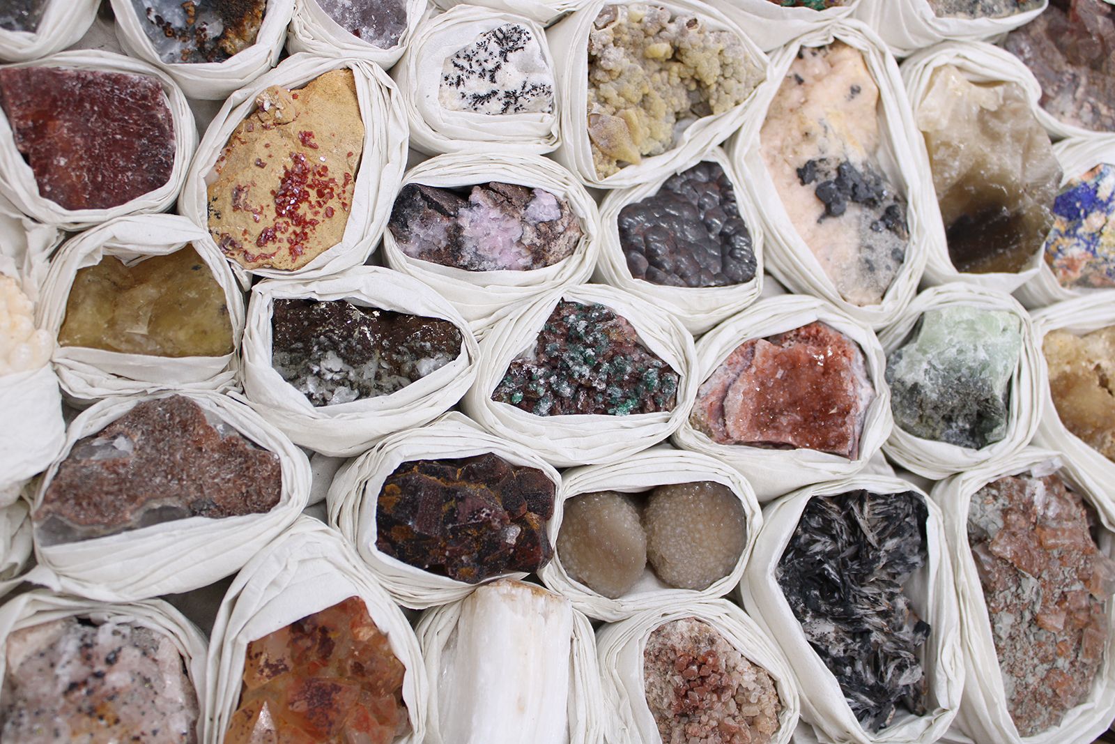 Mineral Specimens - Mixed Pieces (Approx. 24 Pieces per Tray)